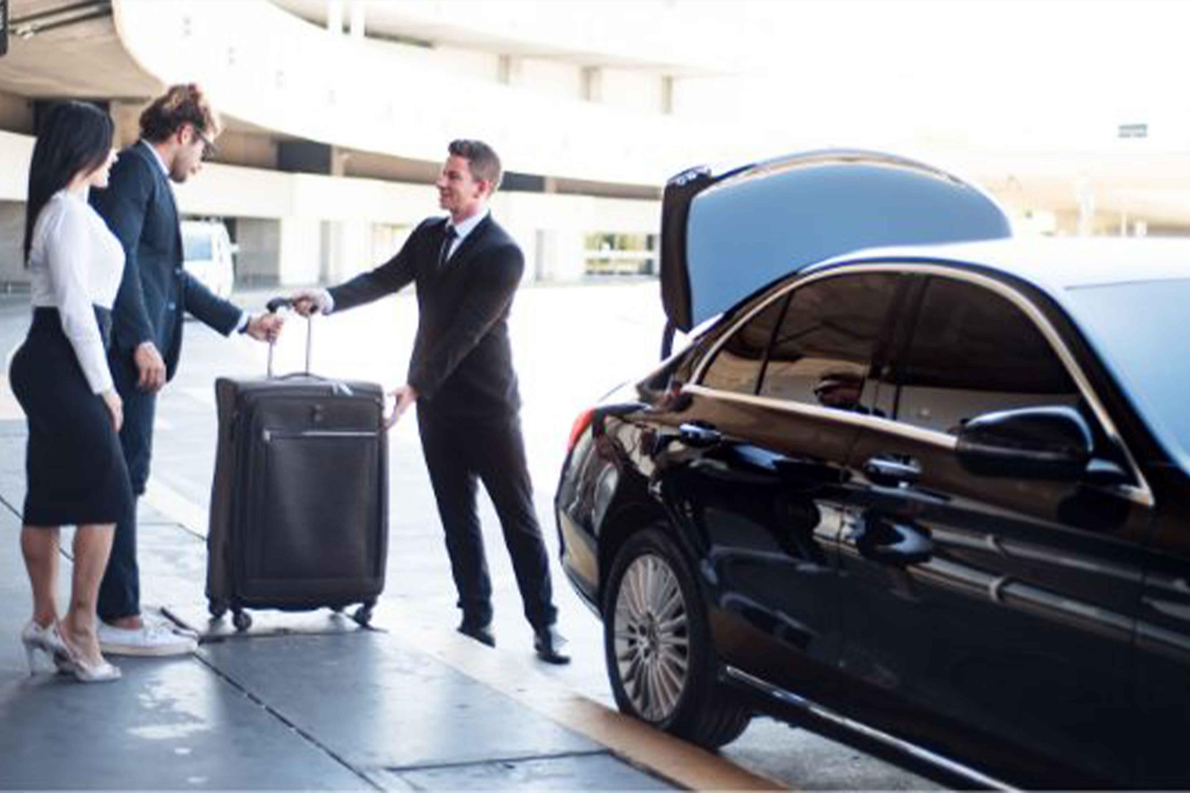 Seamless Airport Car Service in Toronto with Mytransfer.